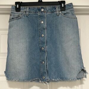 Levi red lower case ‘e’ tag, snap front denim skirt, no size tag, fits size 2/4
